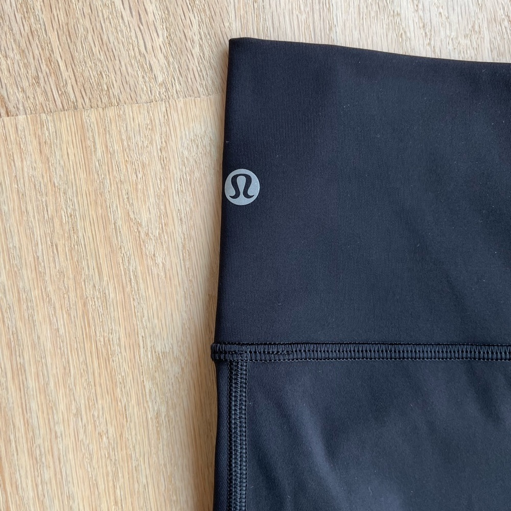 Lululemon Wunder Under 23” crop leggings. Like-new condition
